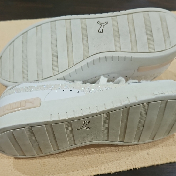 Puma White and Silver Sneakers Versatile Style - Picture 4 of 6